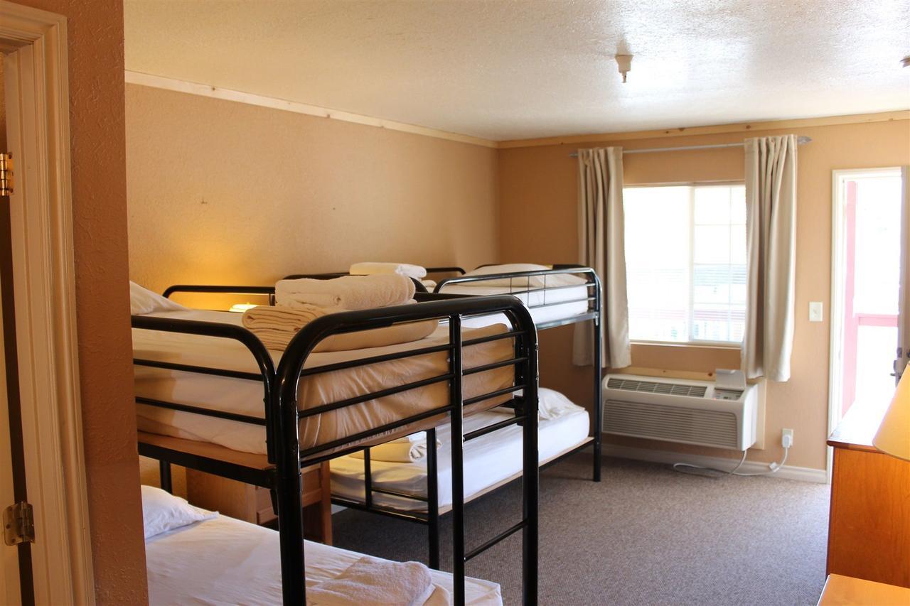 Whitney Portal Hotel And Hostel Лон-Пайн Номер фото