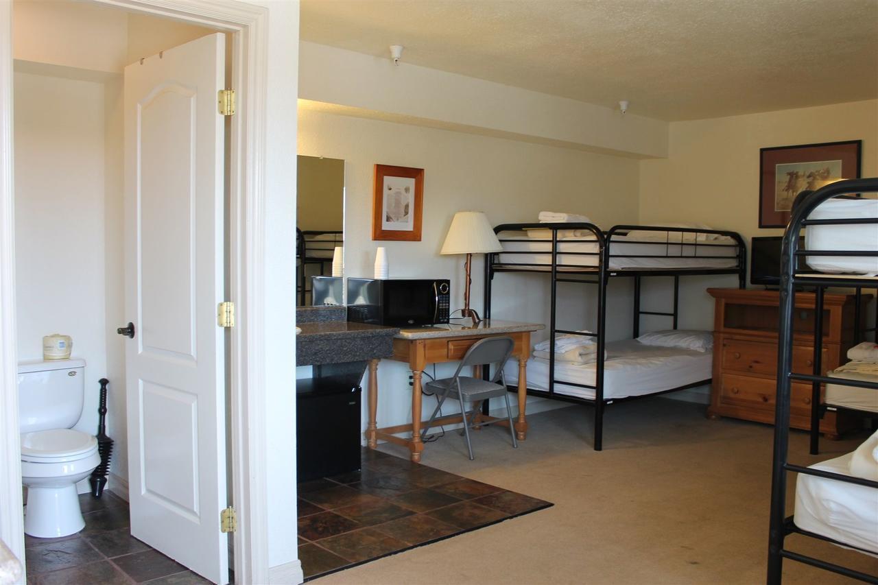 Whitney Portal Hotel And Hostel Лон-Пайн Номер фото