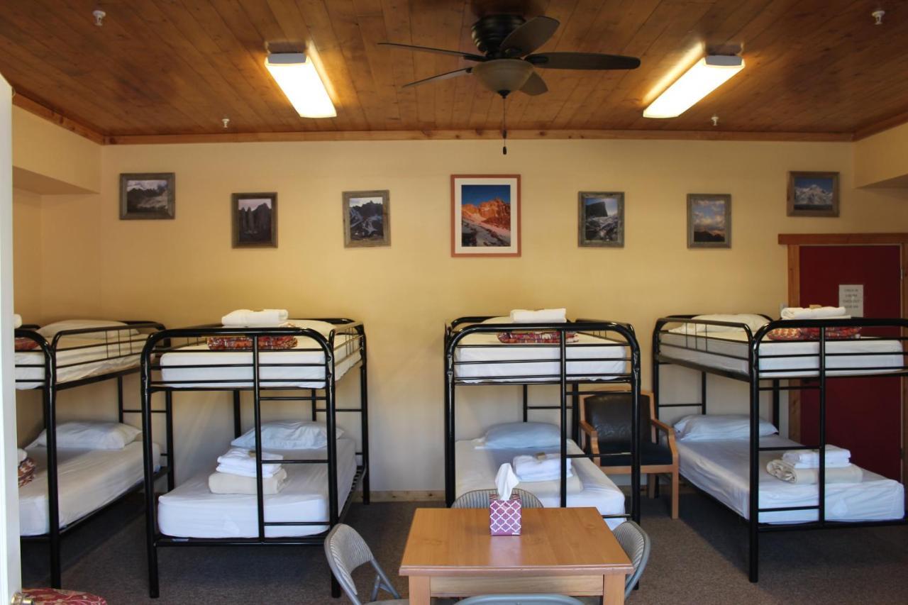 Whitney Portal Hotel And Hostel Лон-Пайн Номер фото